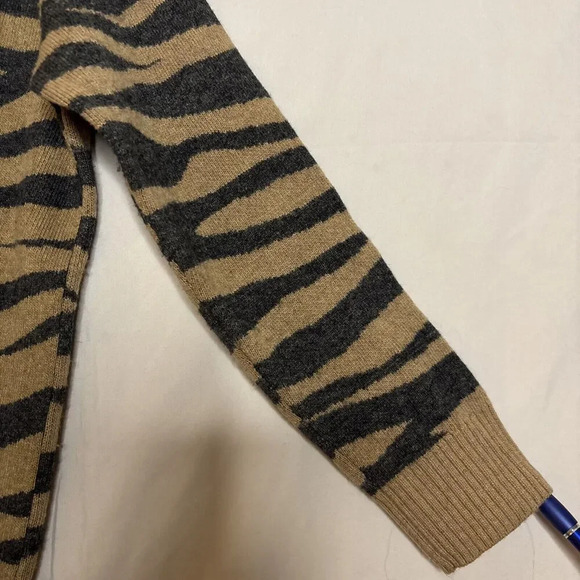 LOFT Wool Blend Boat Neck Tan Brown Gray Zebra Print Sweater Women’s Size Small - Picture 6 of 15